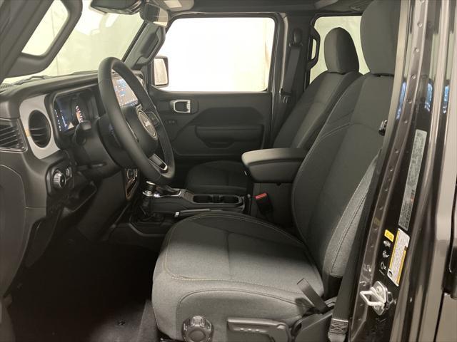 Photo of 2025 Gray Jeep Wrangler