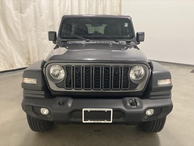 Photo of 2025 Gray Jeep Wrangler