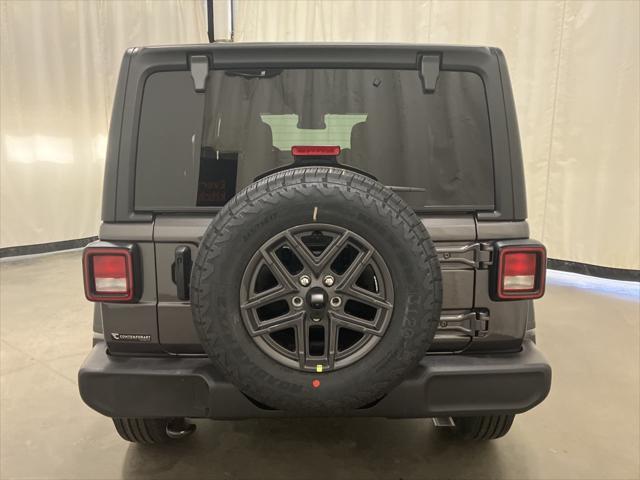 Photo of 2025 Gray Jeep Wrangler