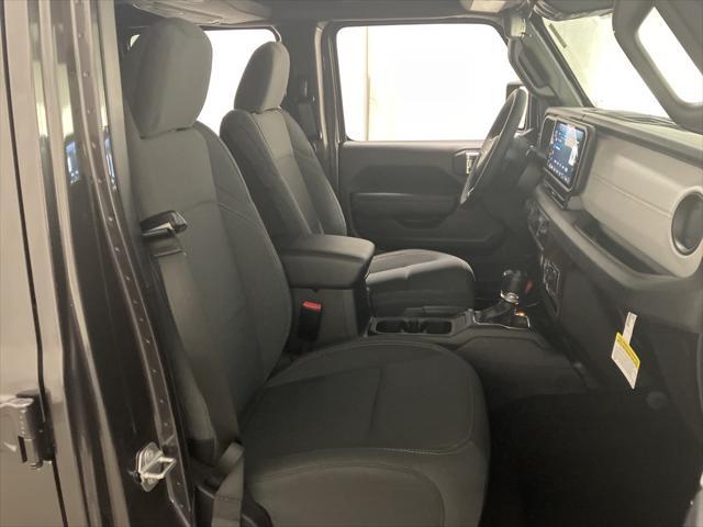 Photo of 2025 Gray Jeep Wrangler