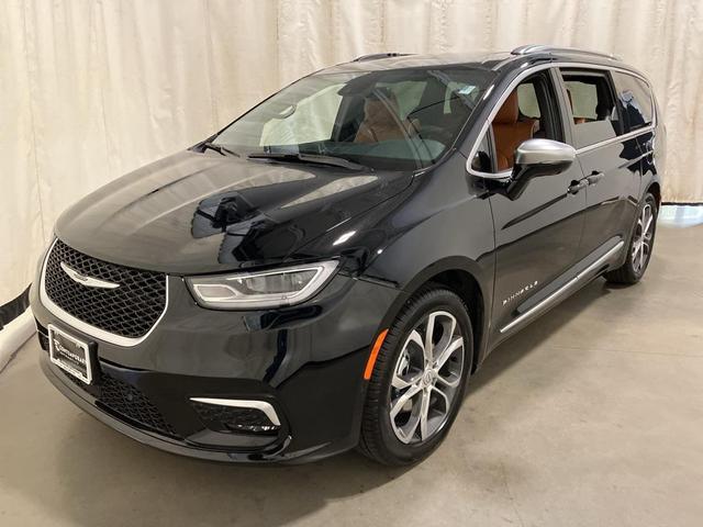 Photo of 2026 Diamond Black Crystal Pearlcoat Chrysler Pacifica