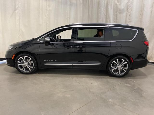 Photo of 2026 Diamond Black Crystal Pearlcoat Chrysler Pacifica