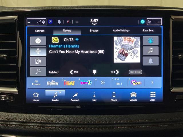 Photo of 2026 Diamond Black Crystal Pearlcoat Chrysler Pacifica