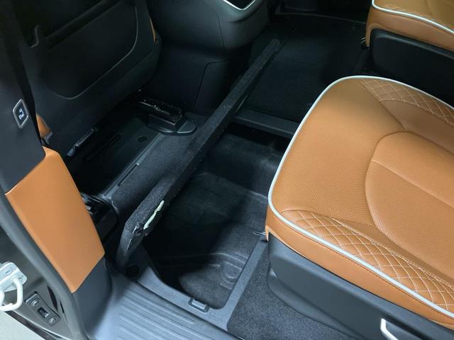 Photo of 2026 Diamond Black Crystal Pearlcoat Chrysler Pacifica