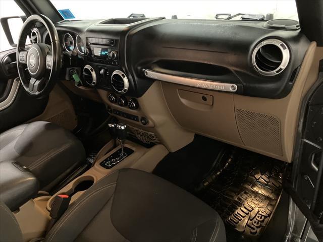 Photo of 2016 Granite Crystal Metallic Clearcoat Jeep Wrangler