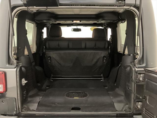 Photo of 2016 Granite Crystal Metallic Clearcoat Jeep Wrangler