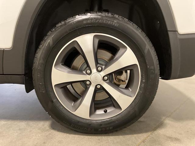 Photo of 2021 Bright White Clearcoat Jeep Cherokee