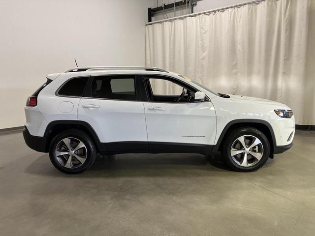 Photo of 2021 Bright White Clearcoat Jeep Cherokee