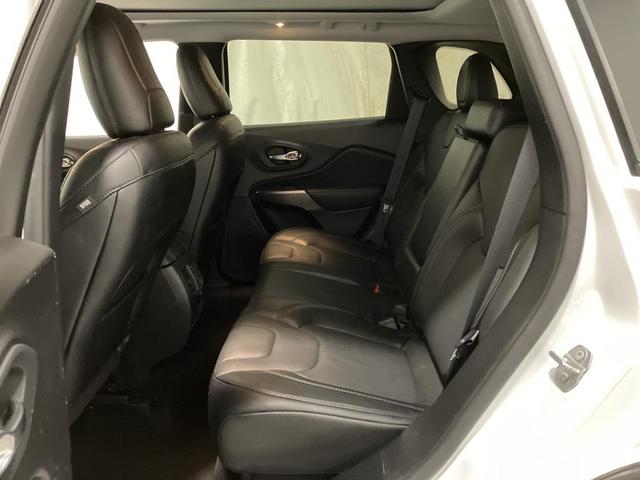 Photo of 2021 Bright White Clearcoat Jeep Cherokee