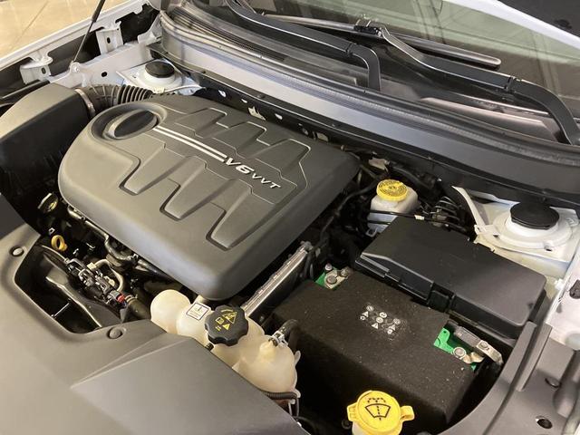 Photo of 2021 Bright White Clearcoat Jeep Cherokee