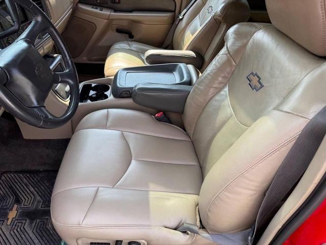 Photo of 2002 Maroon Chevrolet Avalanche