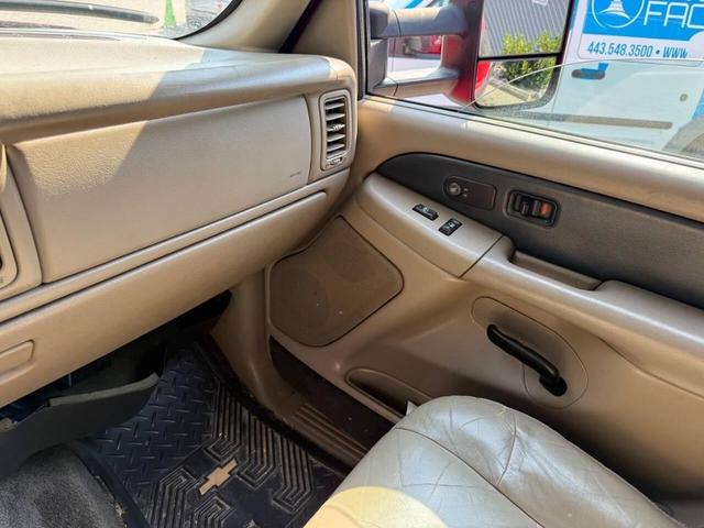 Photo of 2002 Maroon Chevrolet Avalanche