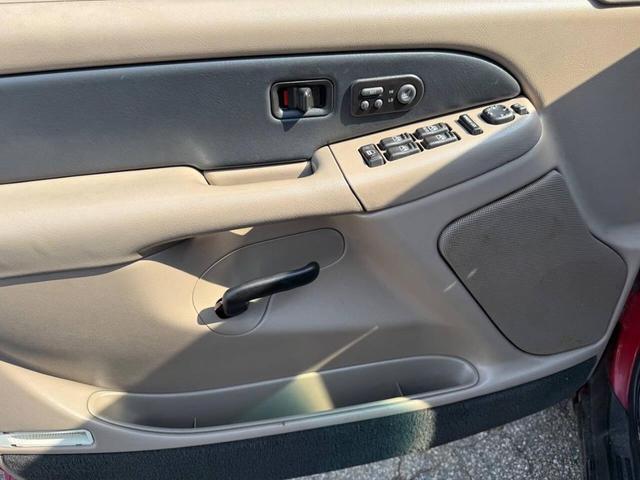 Photo of 2002 Maroon Chevrolet Avalanche