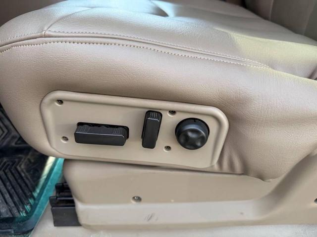 Photo of 2002 Maroon Chevrolet Avalanche
