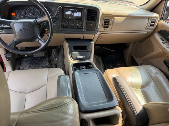 Photo of 2002 Maroon Chevrolet Avalanche