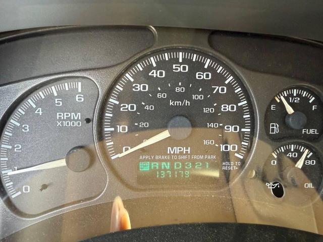Photo of 2002 Maroon Chevrolet Avalanche