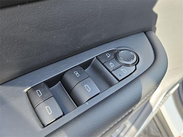 Photo of 2025 Summit White Buick Enclave
