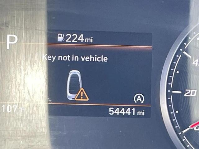 Photo of 2021 Quartz White Hyundai SANTA FE