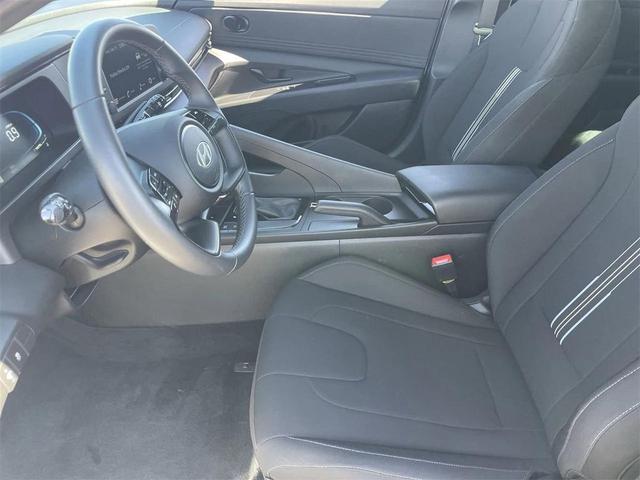 Photo of 2025 Serenity White Hyundai ELANTRA
