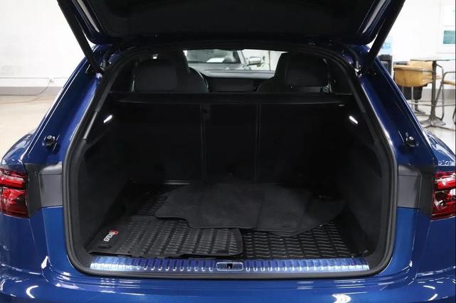 Photo of 2024 Blue Audi SQ8