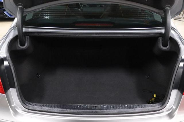 Photo of 2010 Platinum Metallic Hyundai Genesis