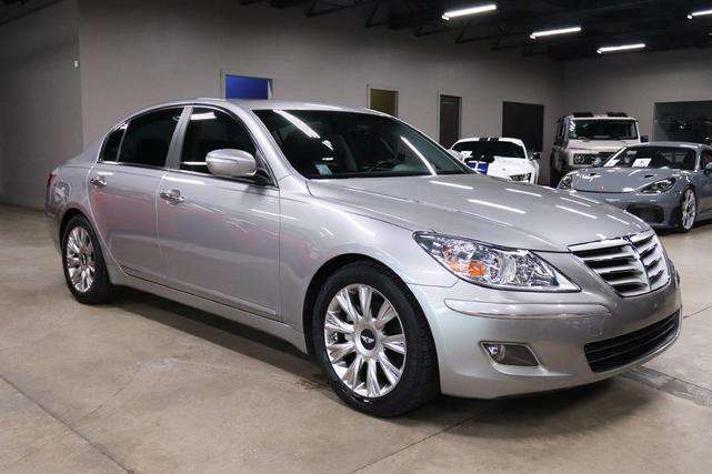 Photo of 2010 Platinum Metallic Hyundai Genesis