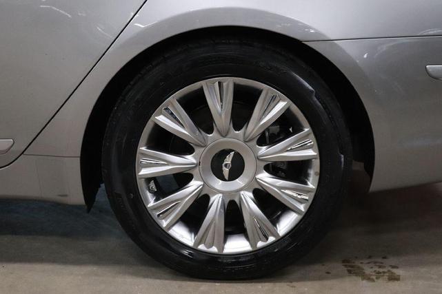 Photo of 2010 Platinum Metallic Hyundai Genesis