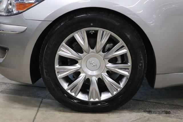 Photo of 2010 Platinum Metallic Hyundai Genesis