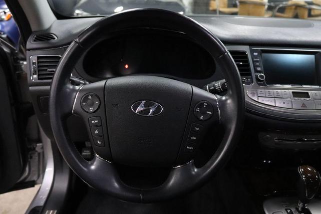 Photo of 2010 Platinum Metallic Hyundai Genesis
