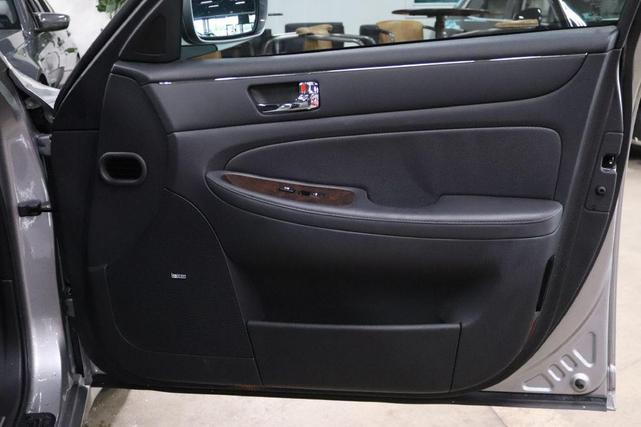 Photo of 2010 Platinum Metallic Hyundai Genesis