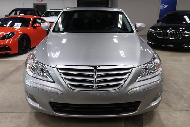 Photo of 2010 Platinum Metallic Hyundai Genesis