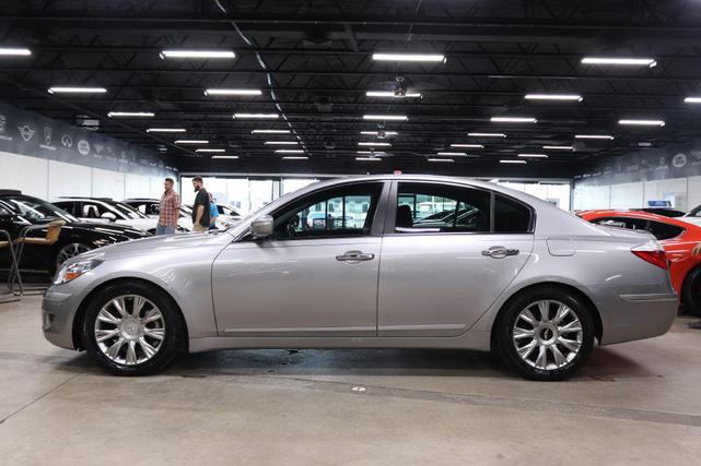 Photo of 2010 Platinum Metallic Hyundai Genesis