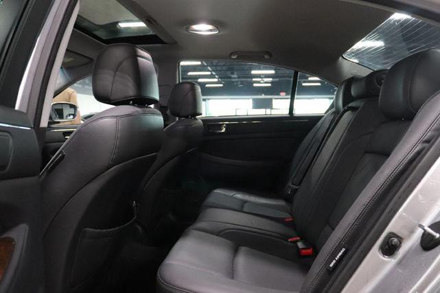 Photo of 2010 Platinum Metallic Hyundai Genesis