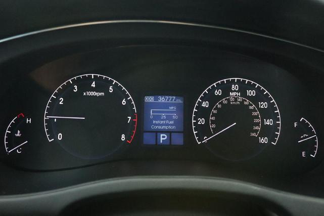 Photo of 2010 Platinum Metallic Hyundai Genesis