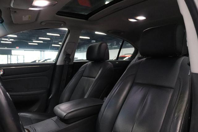 Photo of 2010 Platinum Metallic Hyundai Genesis