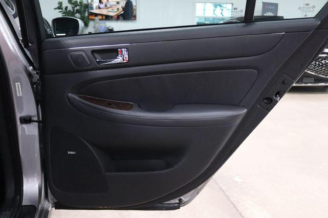Photo of 2010 Platinum Metallic Hyundai Genesis