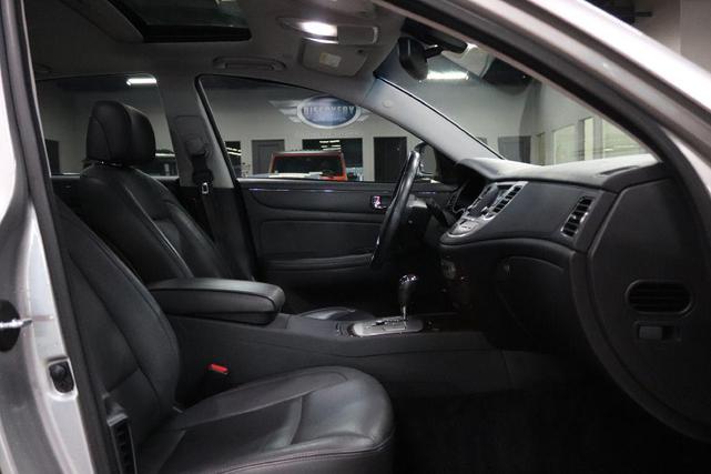 Photo of 2010 Platinum Metallic Hyundai Genesis