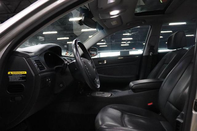 Photo of 2010 Platinum Metallic Hyundai Genesis