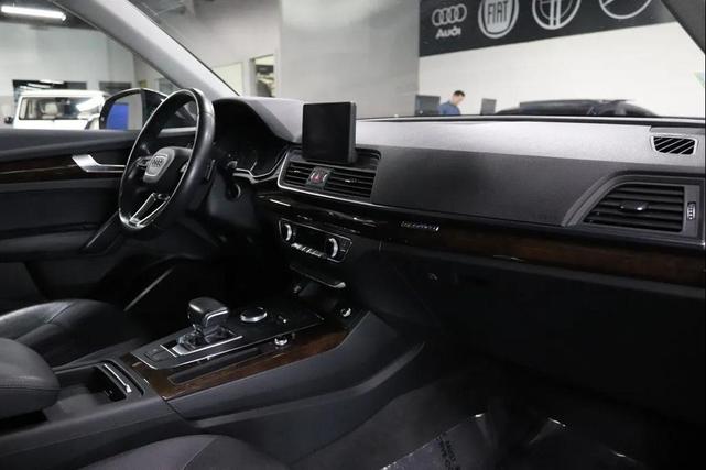 Photo of 2019 Black Audi Q5