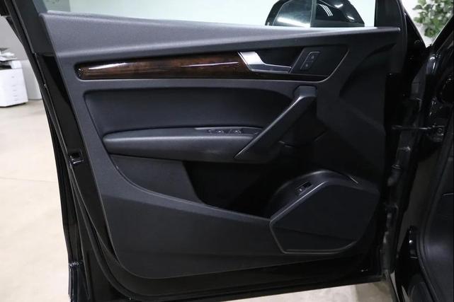 Photo of 2019 Black Audi Q5