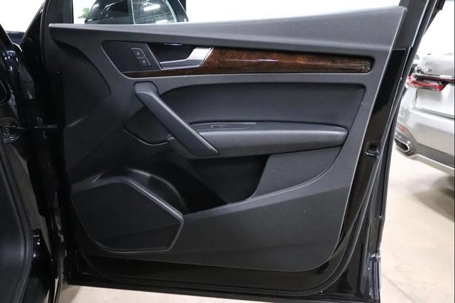 Photo of 2019 Black Audi Q5