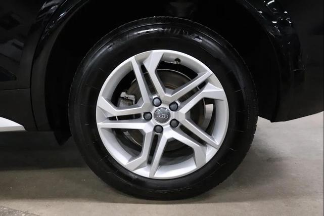Photo of 2019 Black Audi Q5