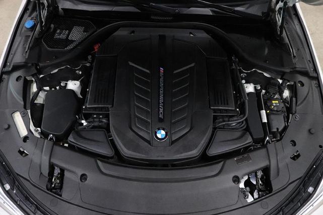 Photo of 2018 WHITE BMW M760