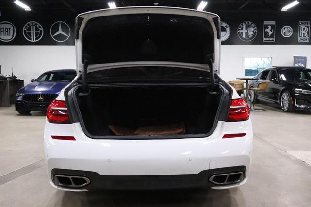 Photo of 2018 WHITE BMW M760