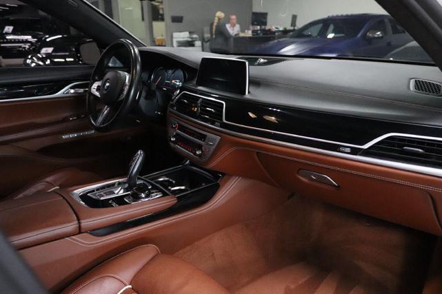 Photo of 2018 WHITE BMW M760