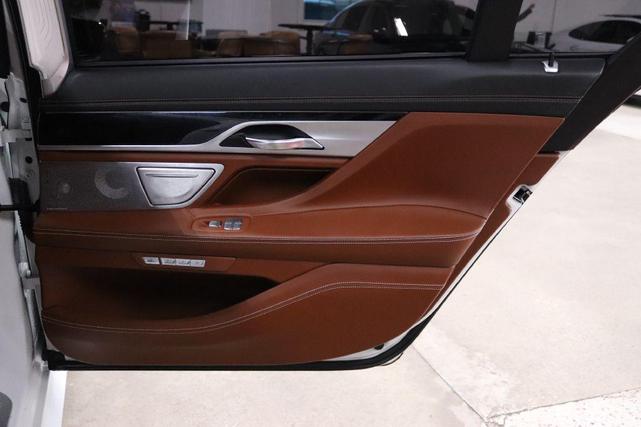 Photo of 2018 WHITE BMW M760