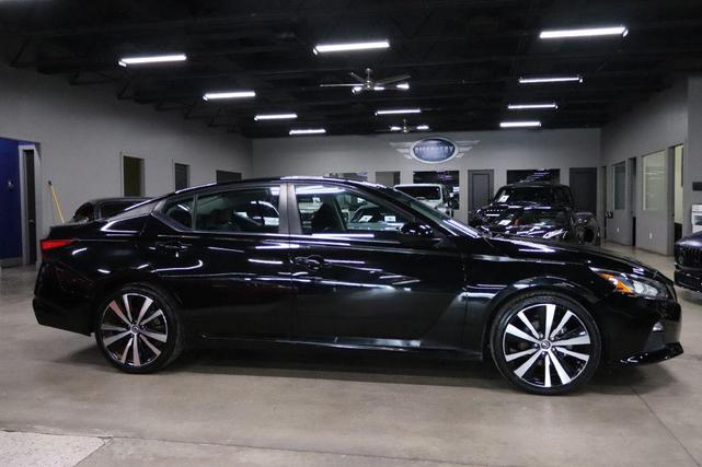 Photo of 2019 Super Black Nissan Altima