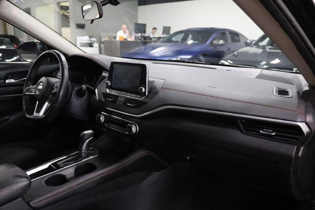 Photo of 2019 Super Black Nissan Altima
