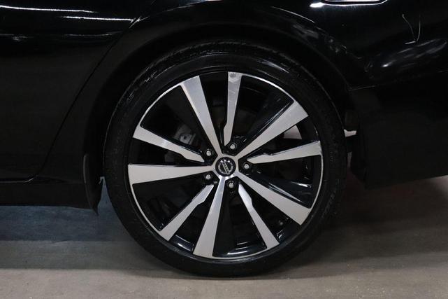 Photo of 2019 Super Black Nissan Altima