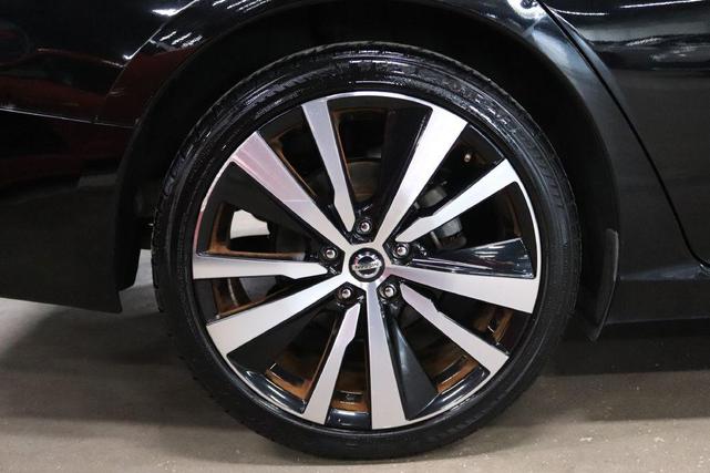 Photo of 2019 Super Black Nissan Altima